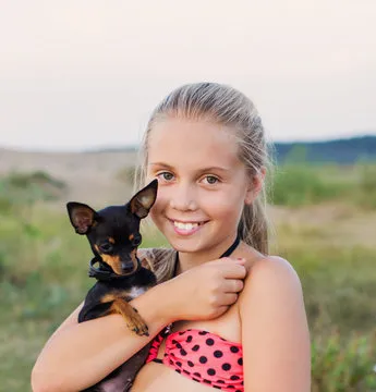 球迷在爱游戏体育观看足球直播